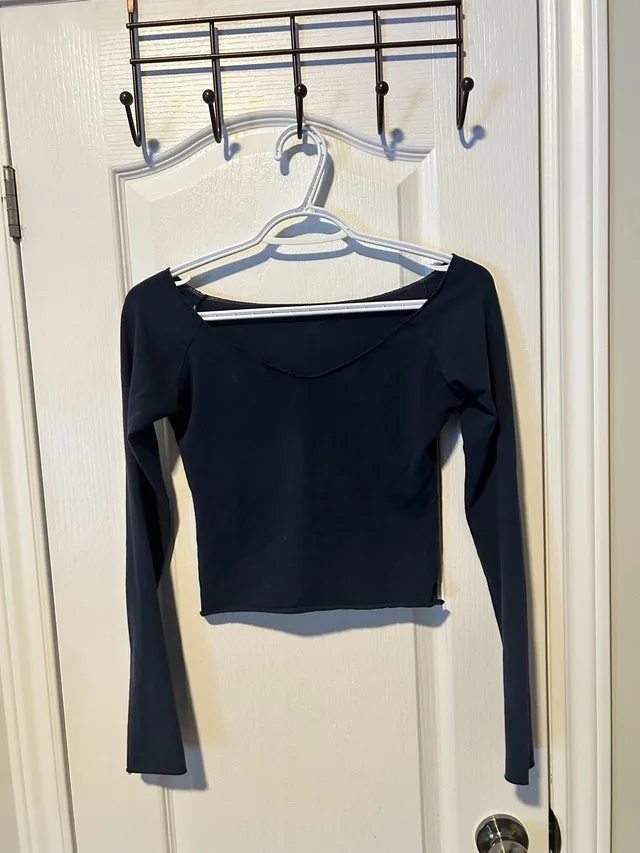 Brandy Melville navy longsleeve