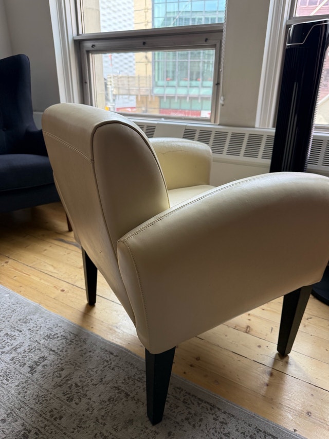 Cream leather chair - photo 2