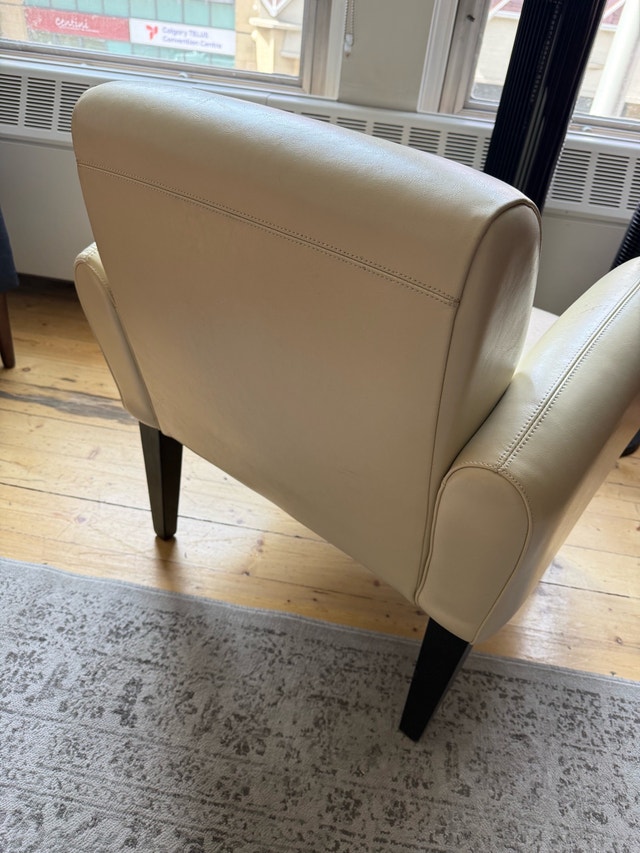 Cream leather chair - photo 3