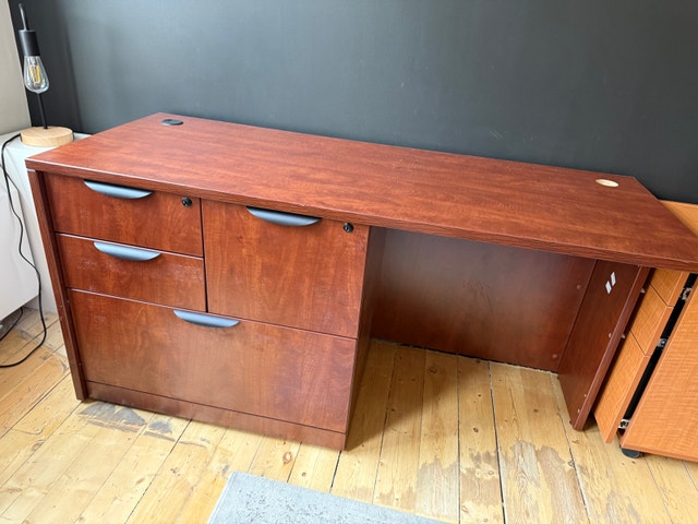 cherry finish desk with drawers