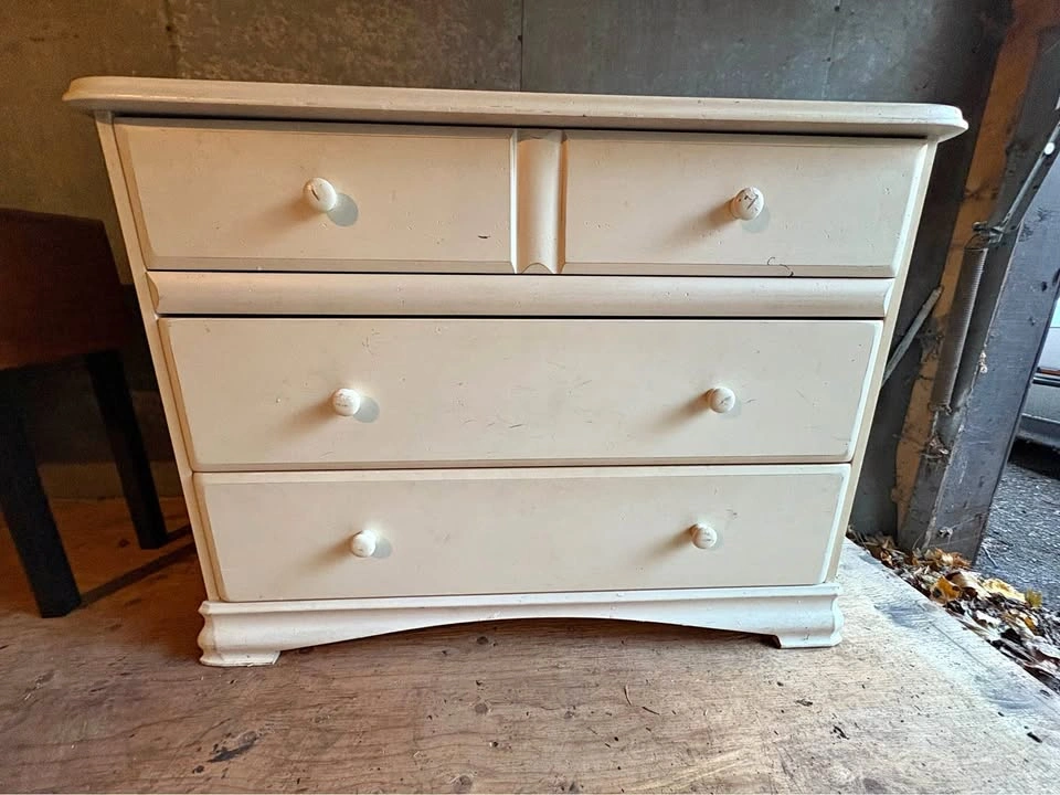 White wood 3-drawer dresser