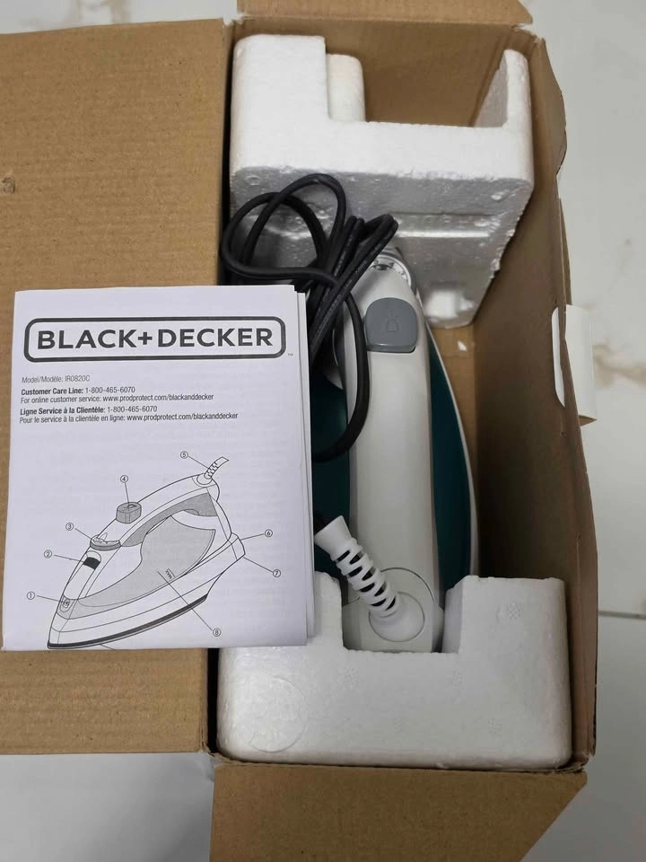 Black+Decker Light 'N Easy Steam Iron – Brand New in Box - photo 3