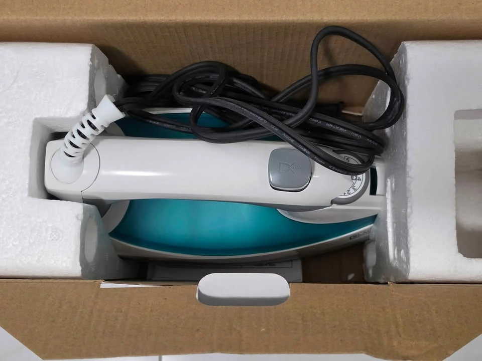 Black+Decker Light 'N Easy Steam Iron – Brand New in Box - photo 4