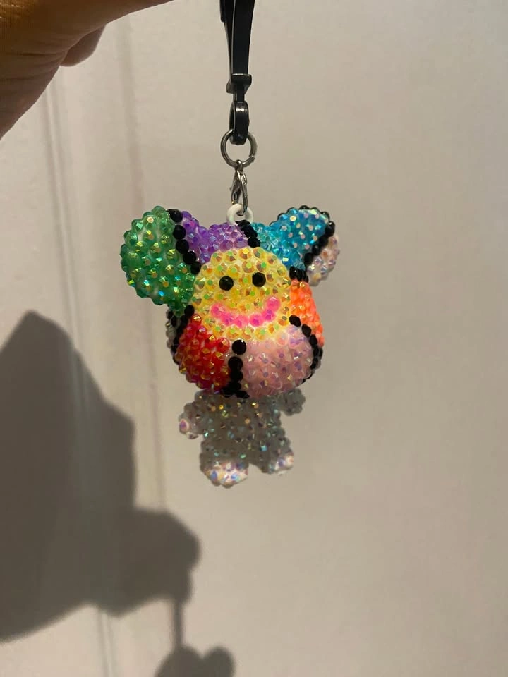 NEW Crystal Teddy Bear 🧸 Keychain - happy face flower 🌼 face - photo 2