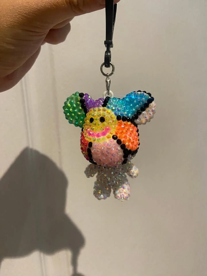 NEW Crystal Teddy Bear 🧸 Keychain - happy face flower 🌼 face - photo 3