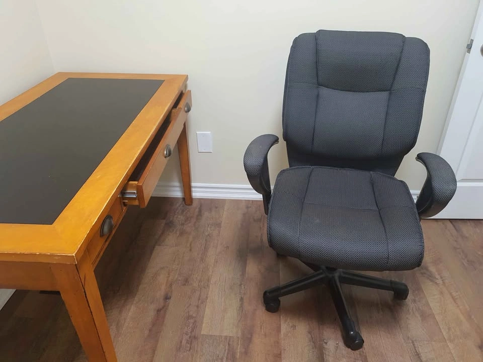 Solid Wood Style Desk & Comfortable Office Chair Set - photo 3