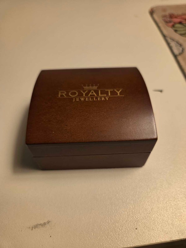 Original Royalty Jewelry Wooden Box - photo 2