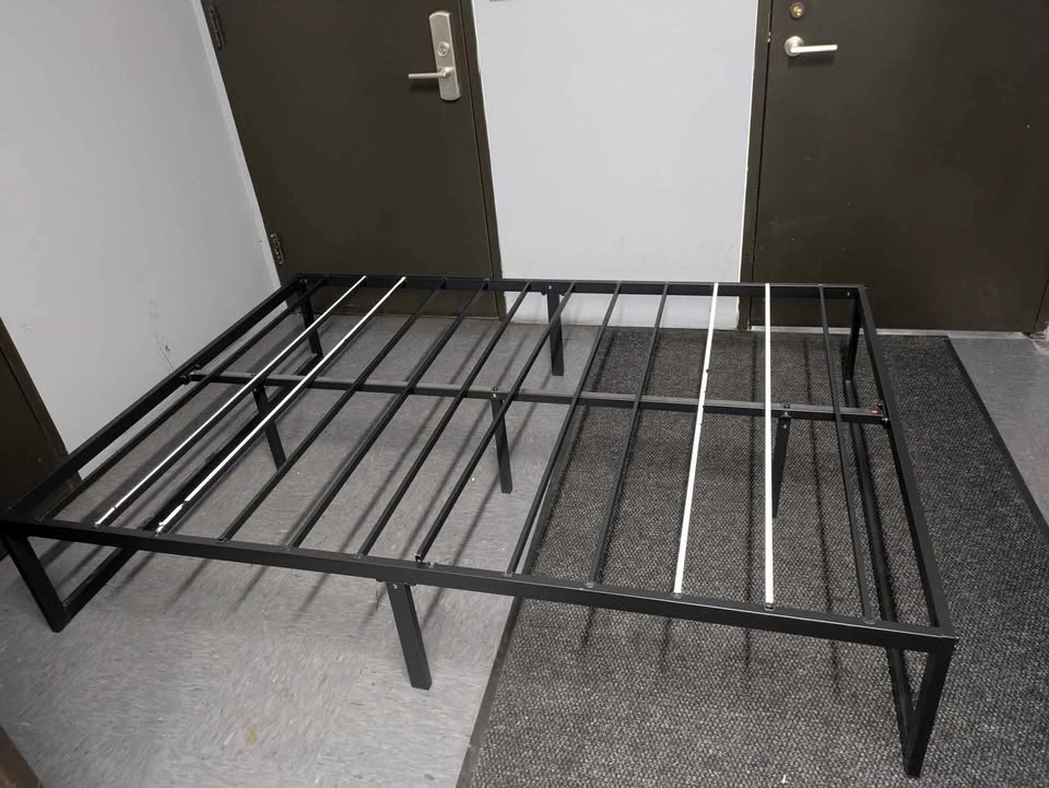Full size metal bed frame - photo 3