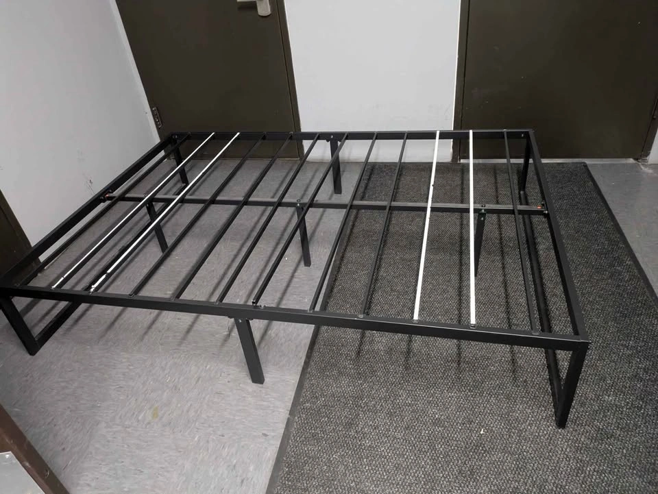 Full size metal bed frame - photo 4