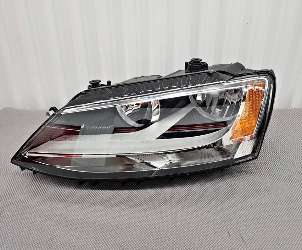 Jetta MK6 Driver Side Headlight (2011-2018) - Like New