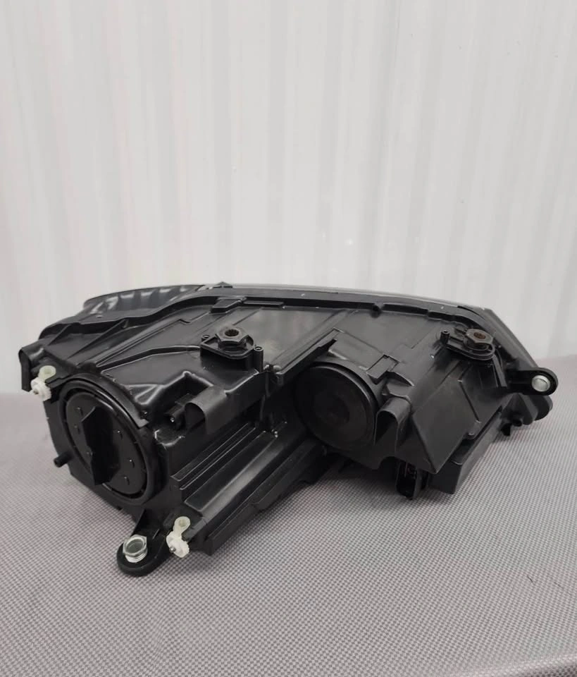 Jetta MK6 Driver Side Headlight (2011-2018) - Like New - photo 2