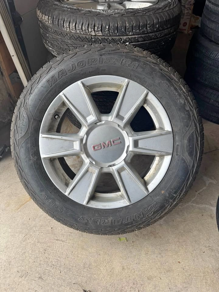 GMC Terrain / Equinox OEM Rims & Tires Set