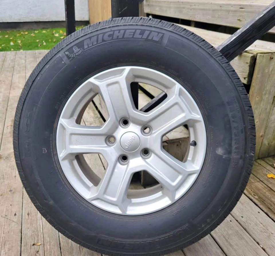 Jeep Wrangler Michelin All-Season Tires 245/75R17 & OEM Rims