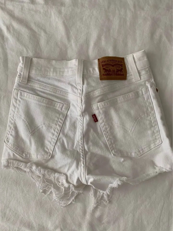 White high waisted shorts from Levi’s size 25 - photo 2