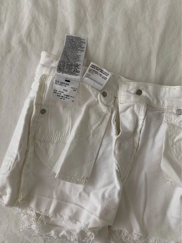 White high waisted shorts from Levi’s size 25 - photo 3