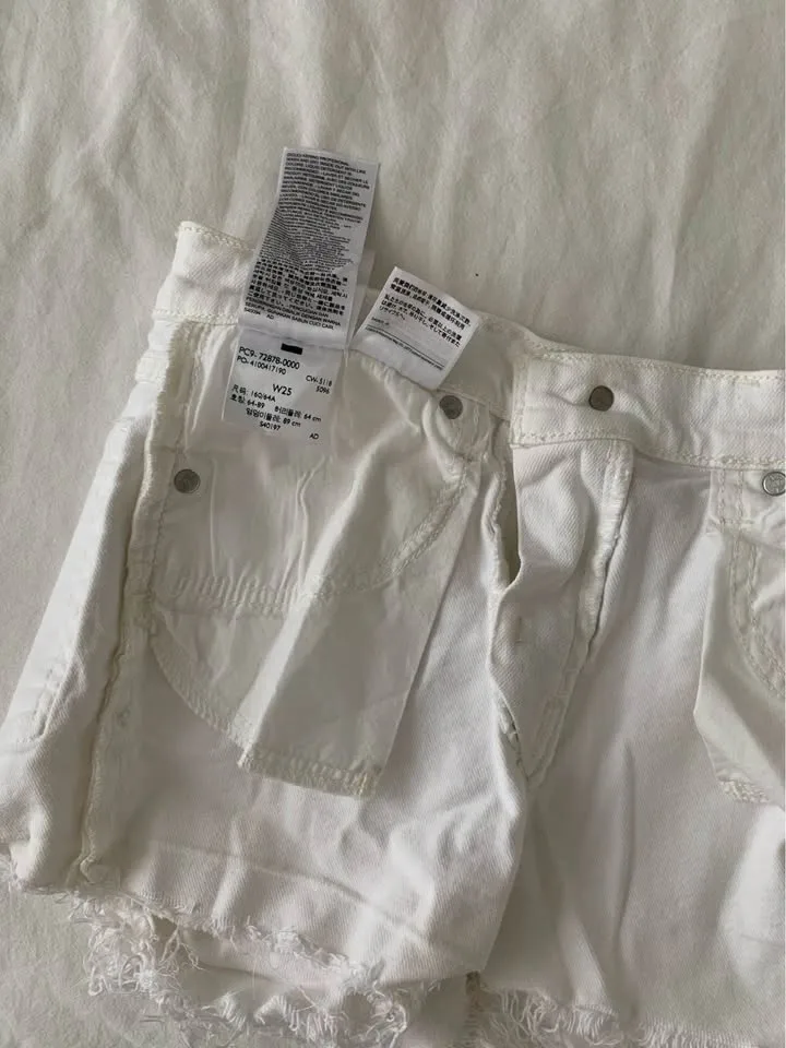 White high waisted shorts from Levi’s size 25 - photo 3