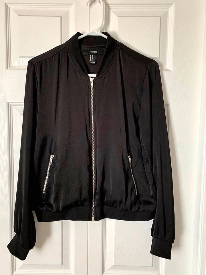 Black bomber jacket women’s