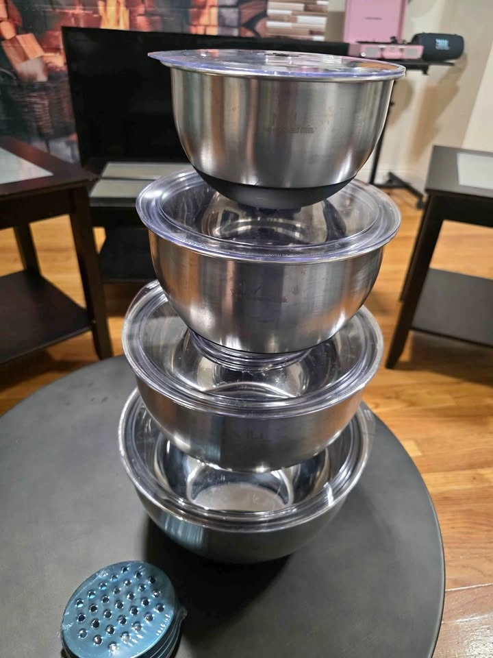 Set of 4 MIU Stainless Steel Mixing Bowls with Lids and Graters
