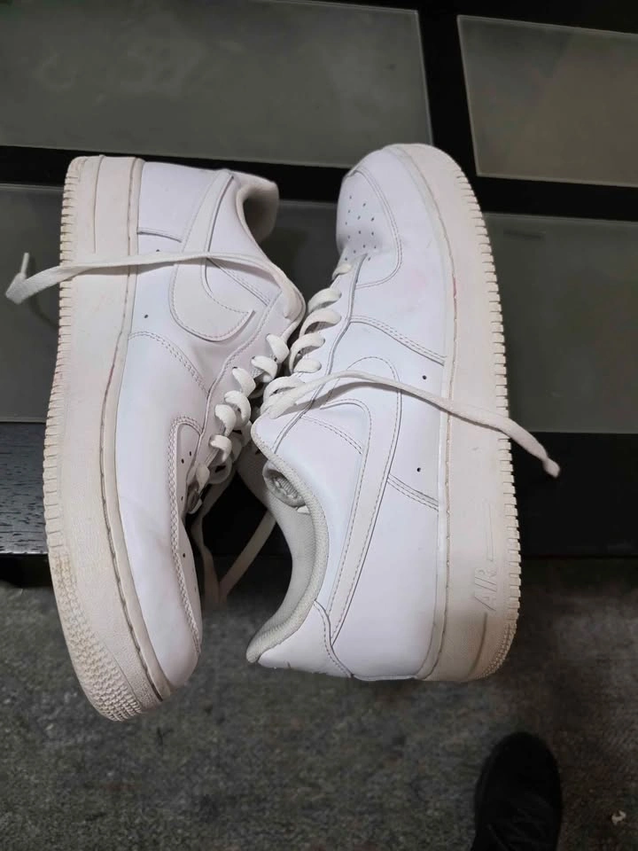 Nike Air Force 1 Low "Triple White" - Size 13 - photo 4