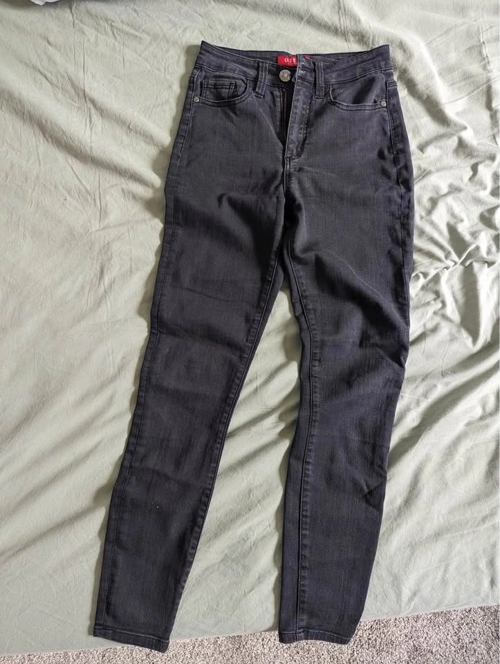 Guess & Fashion Nova Skinny Jeans - photo 4
