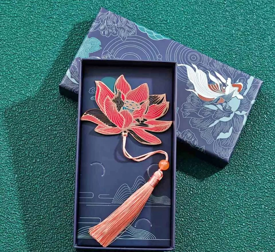 A beautiful metal bookmark for a gift 🎁✨