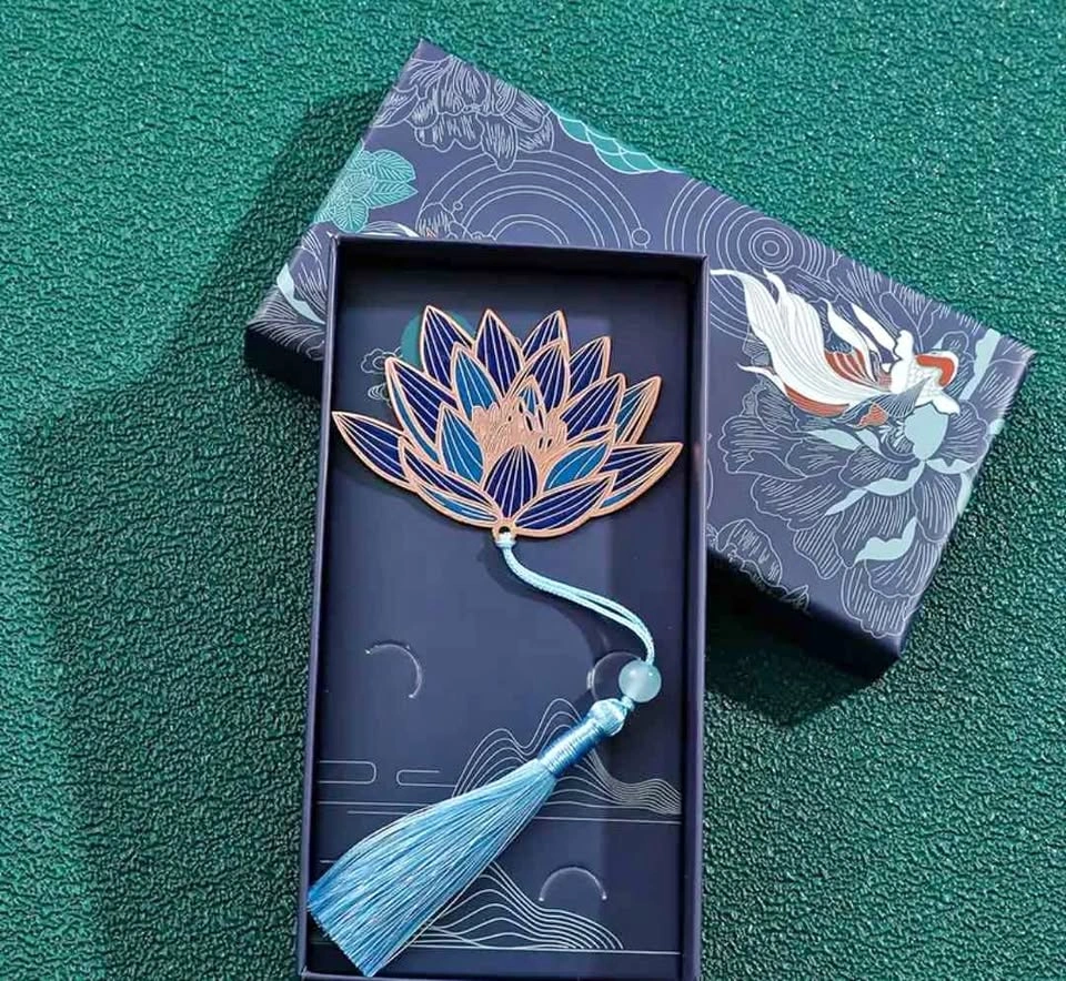 A beautiful metal bookmark for a gift 🎁✨
