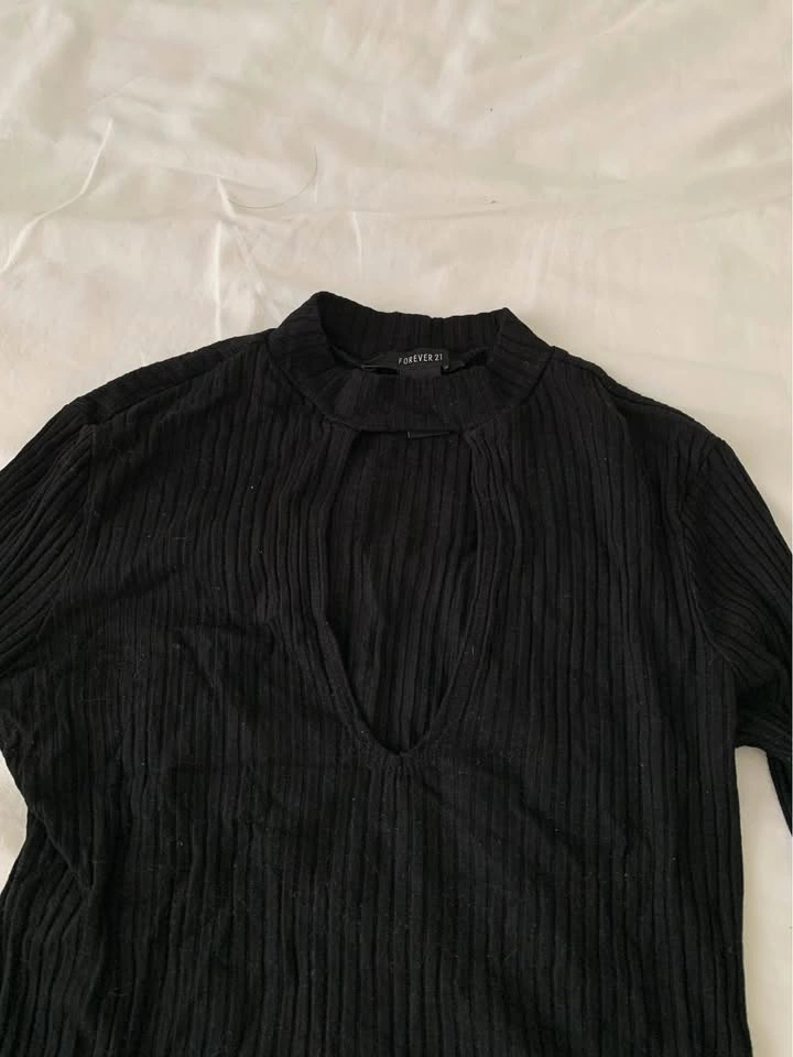 Black long sleeve cut out top - photo 2
