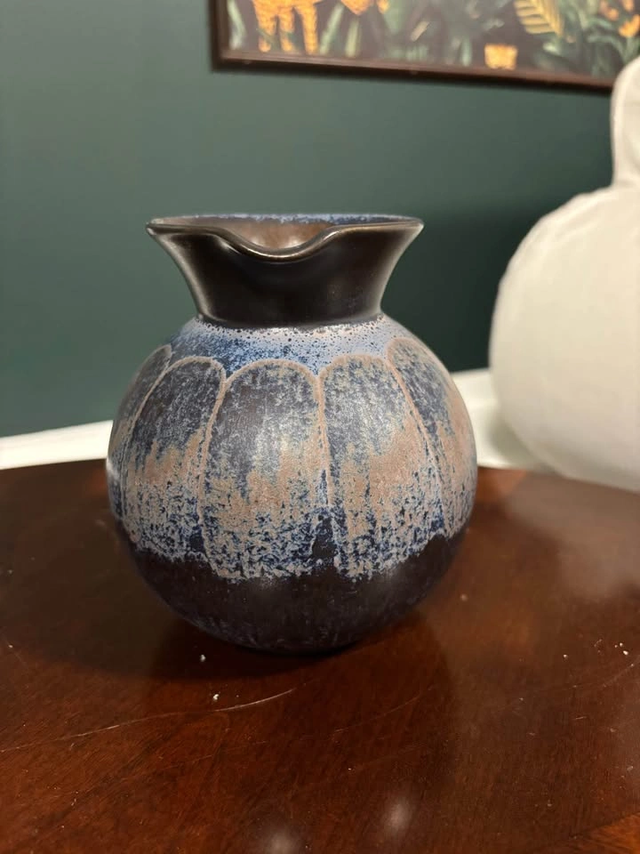 Milk Pitcher - pottery - photo 2