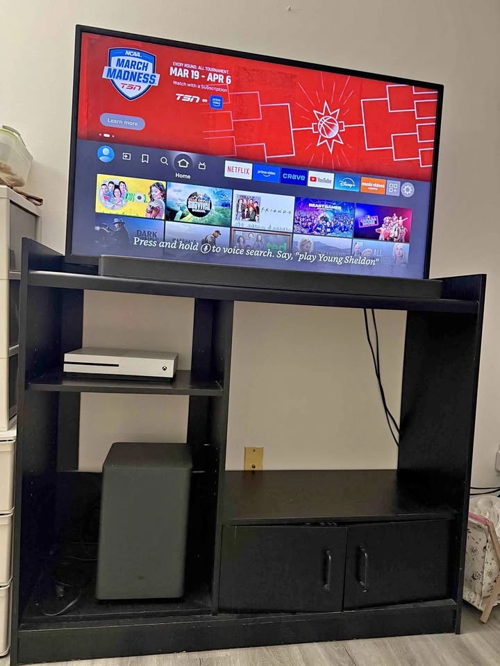 50” Toshiba 4K Smart TV + Stand