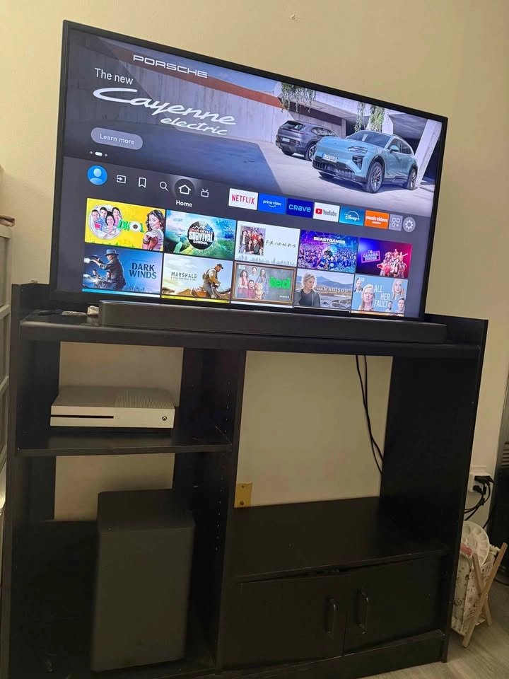 50” Toshiba 4K Smart TV + Stand - photo 2