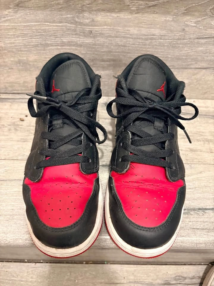 Nike Air Jordan 1 Low Black Red woman's 8.5 or Youth 7Y/8.5W