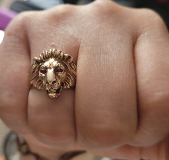 Lion Head With Two Ruby And One Diamond
