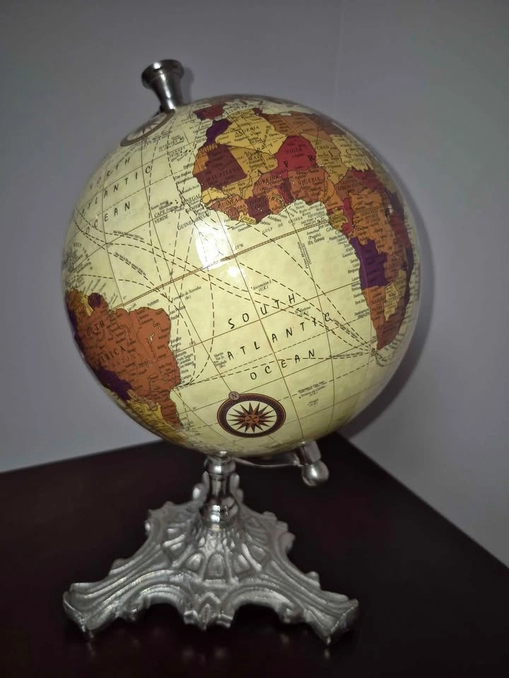 Vintage-Style Desktop Globe with Ornate Silver Base - photo 3