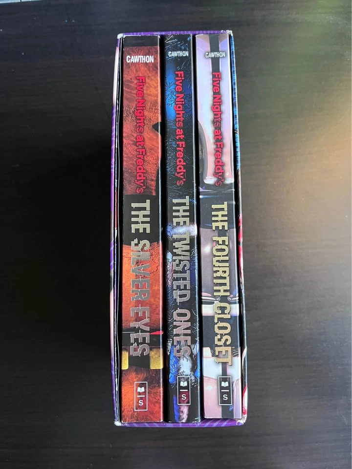 Five Nights at Freddy's FNAF Books & Figures - photo 3