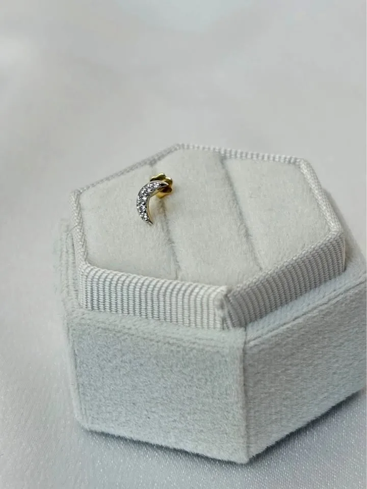18K Natural Diamond Nose Pin (IGI Certified) VVS - EF thumbnail