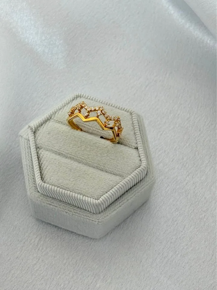 22K Gold Ring for Ladies ( Crown style rings , size 6.5 ) thumbnail