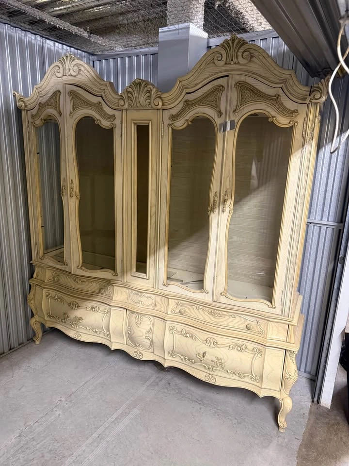 China Cabinet 7ft French - photo 2