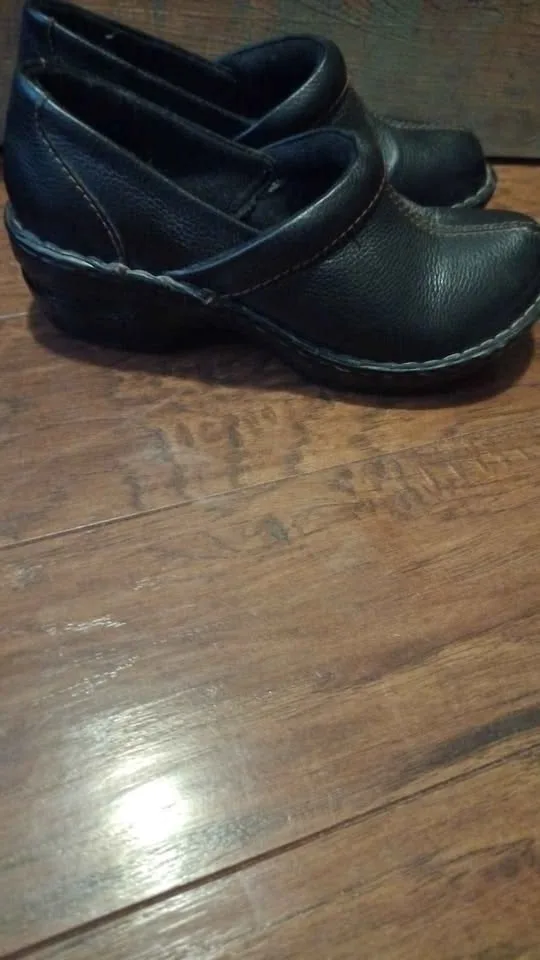 Thom McAn women's size 2w image indicator(2)