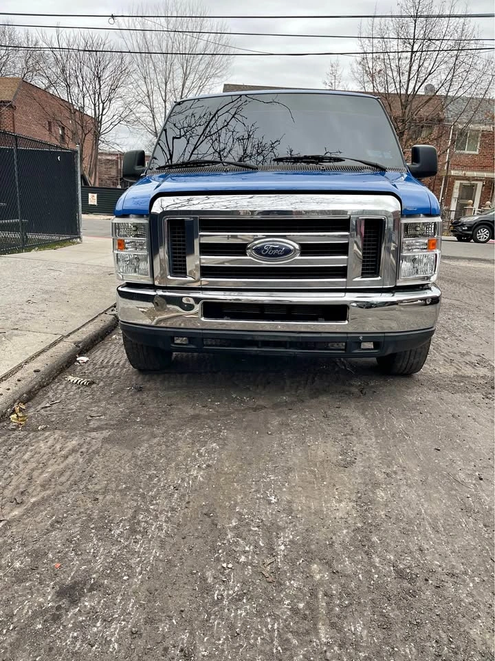 2012 Ford Econoline E350 Super Duty Passenger Extended Van