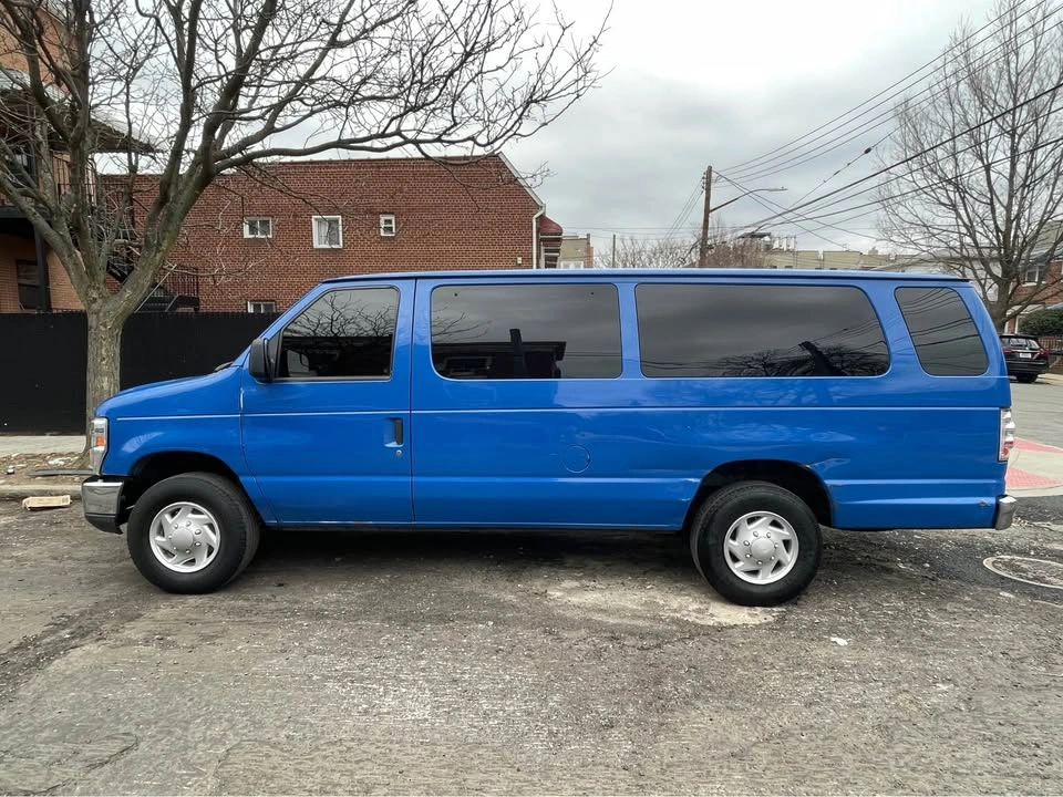 2012 Ford Econoline E350 Super Duty Passenger Extended Van - photo 3