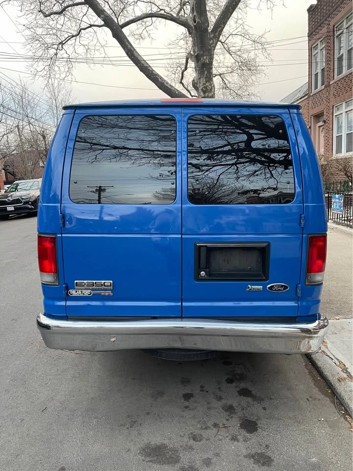 2012 Ford Econoline E350 Super Duty Passenger Extended Van - photo 4
