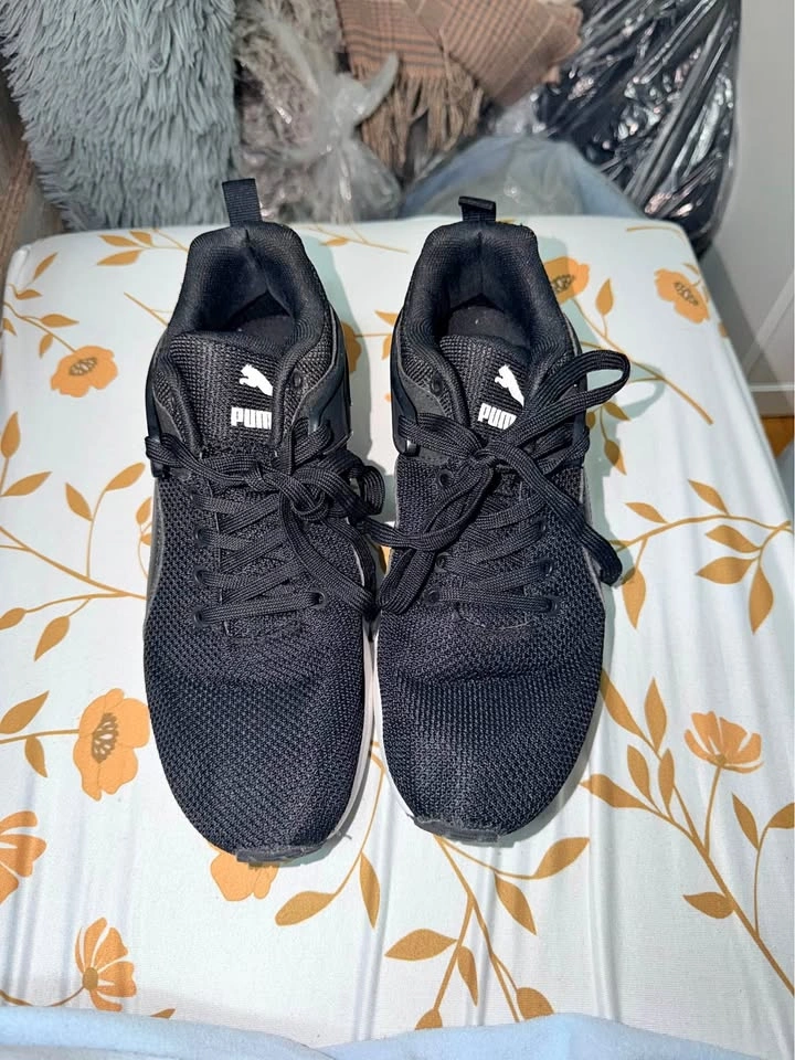 Puma shoes - Womens 8