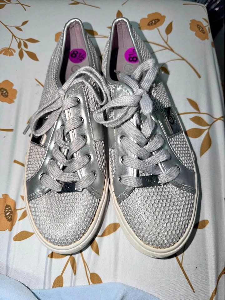 Guess Shoes - Size 8.5
