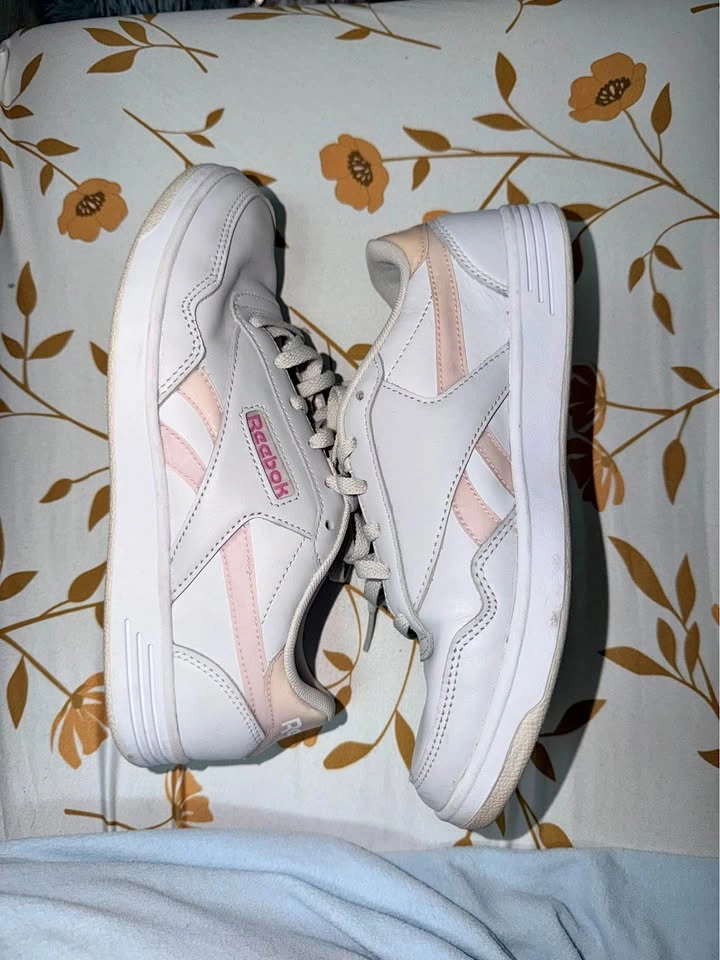 Reebok Shoes Size 7.5