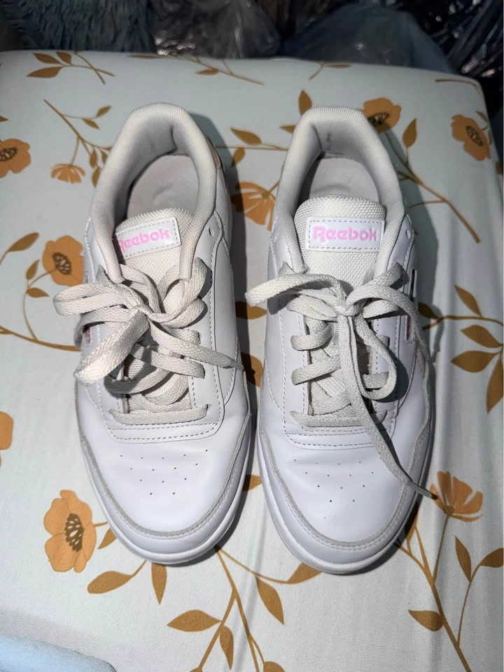 Reebok Shoes Size 7.5 - photo 2