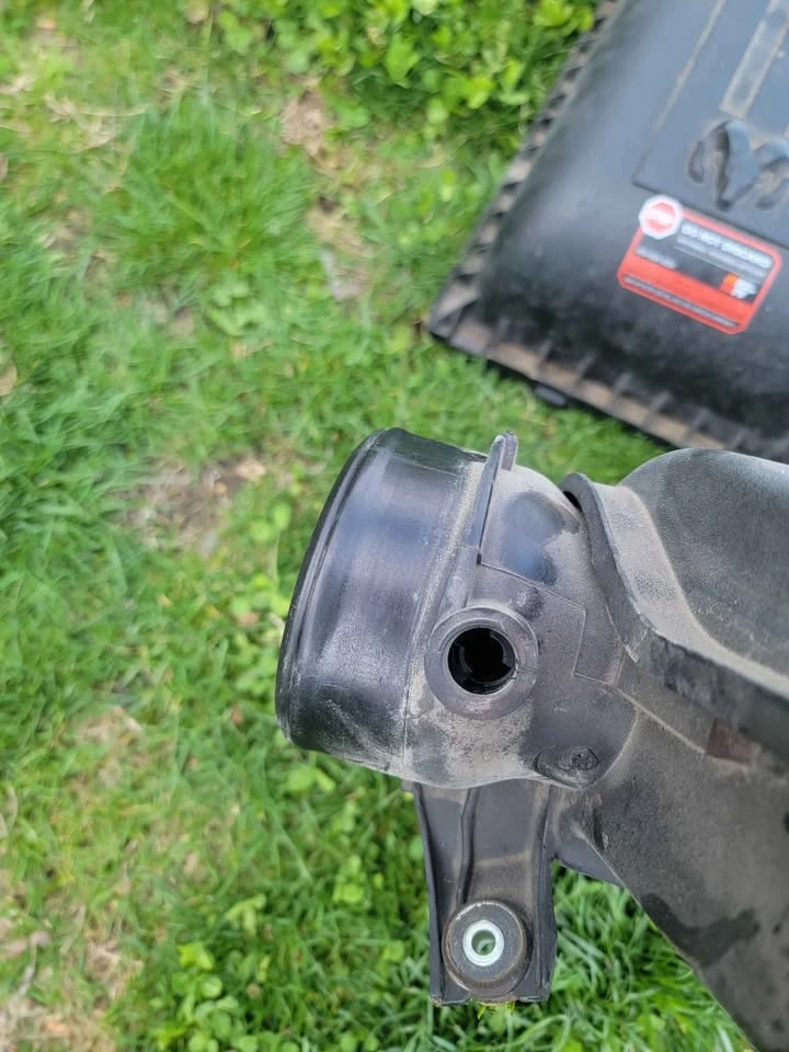 4.7L Ram 1500 Air Intake - photo 2
