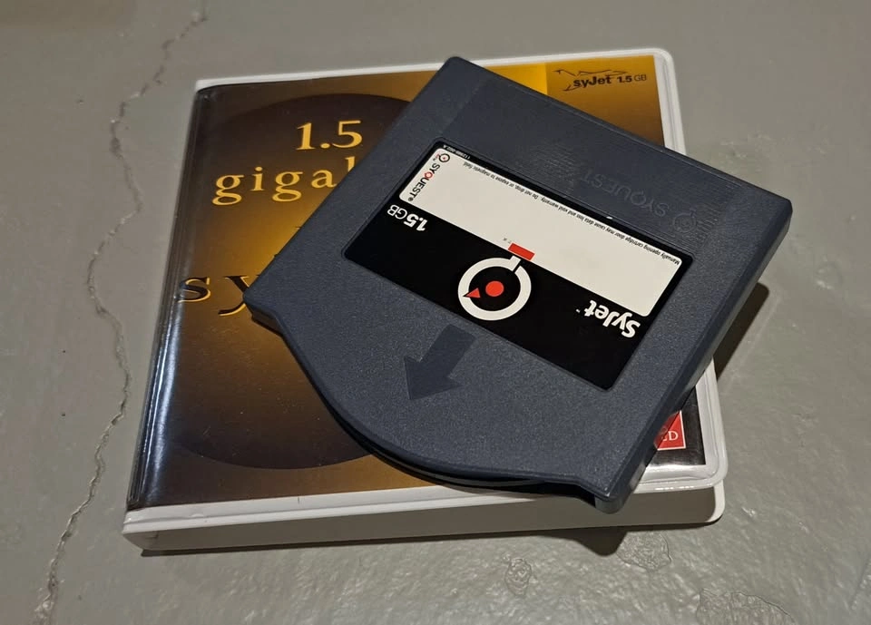 Vintage SyQuest Syjet 1.5Gb Drive kit - photo 5