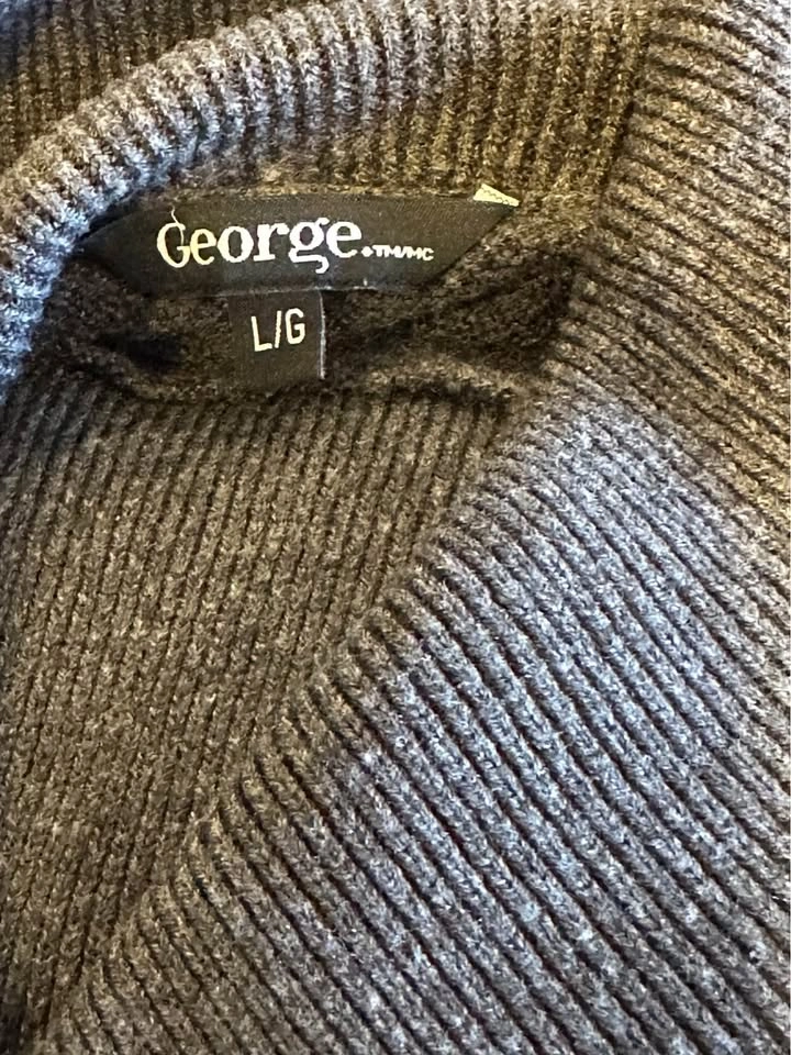 3 Women's Sweaters - $5 - photo 4