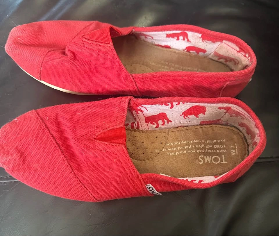 TOMS Women's Red Canvas Slip-On Flats - Size 7 - photo 2