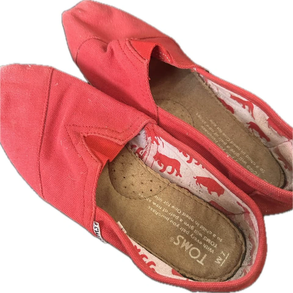 TOMS Women's Red Canvas Slip-On Flats - Size 7 - photo 4